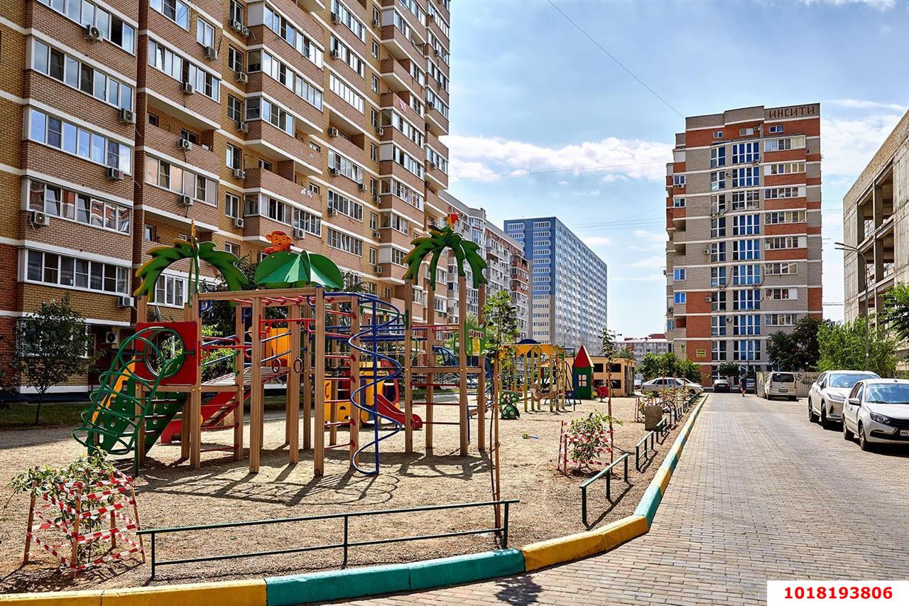 Фото №9: 1-комнатная квартира <span class="whitespace-nowrap">48 м²</span>, <span class="whitespace-nowrap">3/17 эт.</span> - Краснодар, Прикубанский внутригородской округ, Музыкальный, ЖК Времена Года, мкр. имени Петра Метальникова, ул. Петра Метальникова, 5к1