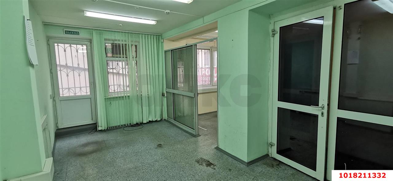 Фото №6: Торговое помещение <span class="whitespace-nowrap">183 м²</span>, <span class="whitespace-nowrap">1/2 эт.</span> - Краснодар, Центральный внутригородской округ, мкр. Центральный, ул. Красная, 180