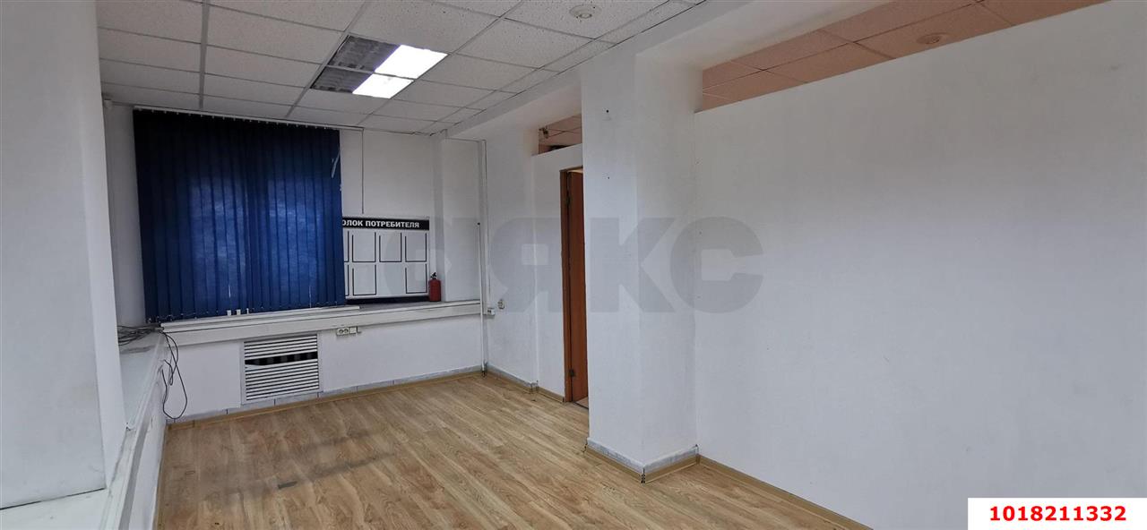 Фото №5: Торговое помещение <span class="whitespace-nowrap">183 м²</span>, <span class="whitespace-nowrap">1/2 эт.</span> - Краснодар, Центральный внутригородской округ, мкр. Центральный, ул. Красная, 180