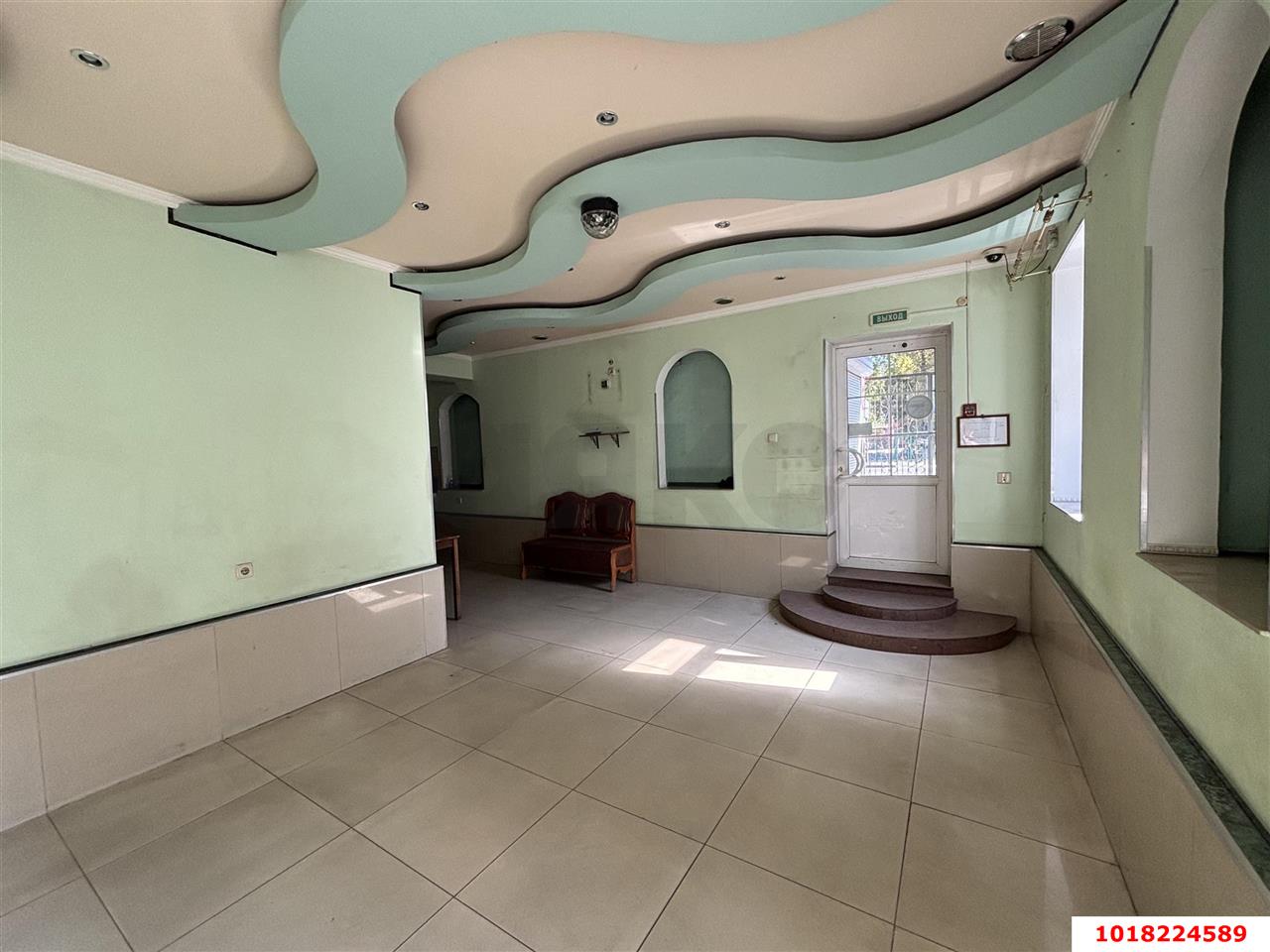 Фото №3: Торговое помещение <span class="whitespace-nowrap">334 м²</span>, <span class="whitespace-nowrap">1/2 эт.</span> - Краснодар, Карасунский внутригородской округ, мкр. Хлопчато-бумажный Комбинат, ул. Уральская, 57