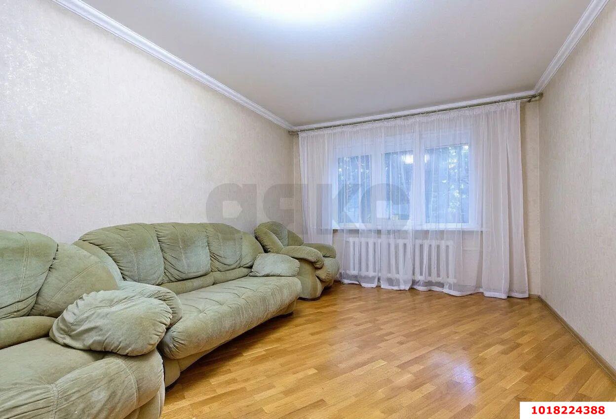 Фото №1: 4-комнатная квартира <span class="whitespace-nowrap">86 м²</span>, <span class="whitespace-nowrap">1/10 эт.</span> - Краснодар, Прикубанский внутригородской округ, мкр. Завод Измерительных Приборов, ул. Зиповская, 28
