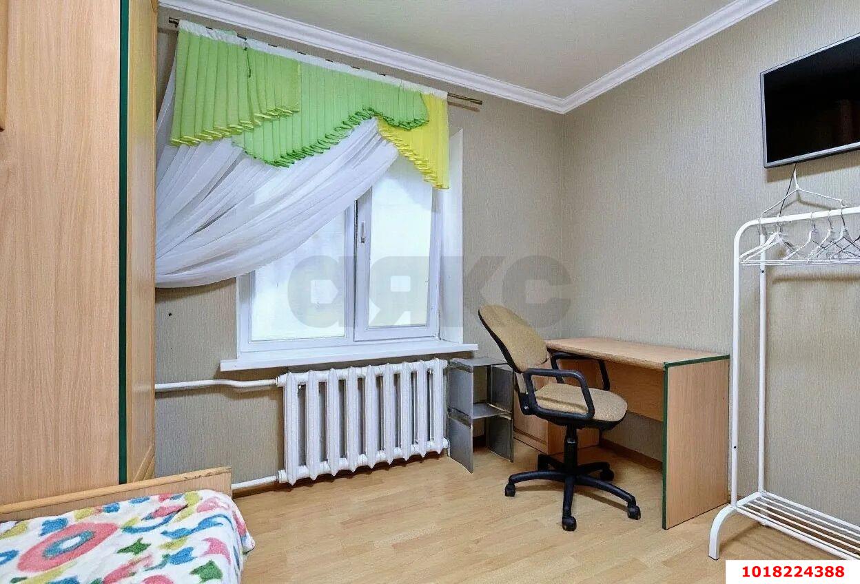 Фото №4: 4-комнатная квартира <span class="whitespace-nowrap">86 м²</span>, <span class="whitespace-nowrap">1/10 эт.</span> - Краснодар, Прикубанский внутригородской округ, мкр. Завод Измерительных Приборов, ул. Зиповская, 28