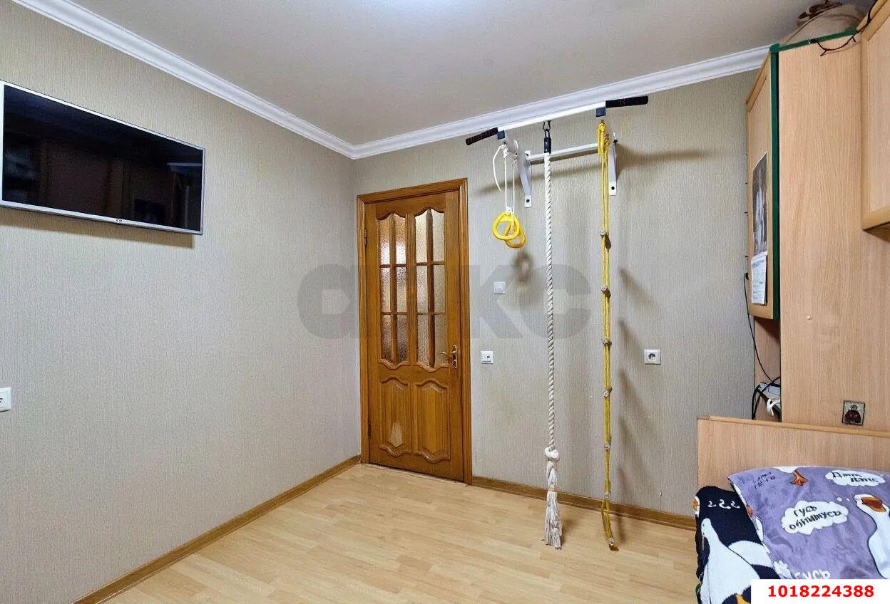 Фото №3: 4-комнатная квартира <span class="whitespace-nowrap">86 м²</span>, <span class="whitespace-nowrap">1/10 эт.</span> - Краснодар, Прикубанский внутригородской округ, мкр. Завод Измерительных Приборов, ул. Зиповская, 28