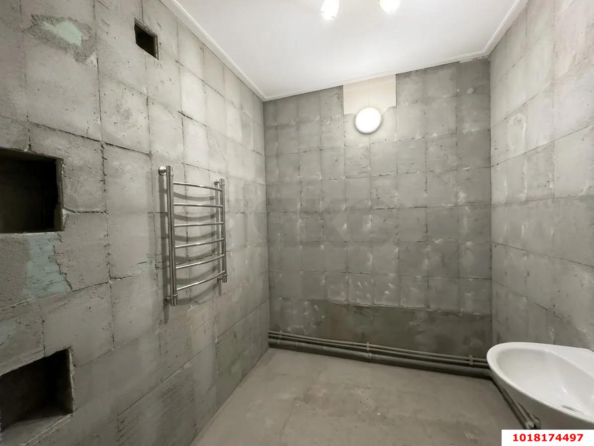 Фото №4: 3-комнатная квартира <span class="whitespace-nowrap">175 м²</span>, <span class="whitespace-nowrap">20/21 эт.</span> - Краснодар, Центральный внутригородской округ, мкр. Центральный, ул. Ломоносова, 97