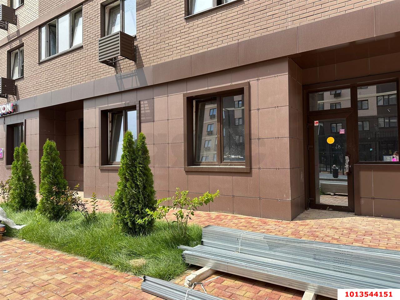 Фото №3: Торговое помещение <span class="whitespace-nowrap">32 м²</span>, <span class="whitespace-nowrap">1/9 эт.</span> - Краснодар, Прикубанский внутригородской округ, мкр. жилой комплекс Новые Сезоны, ул. Скандинавская, 1
