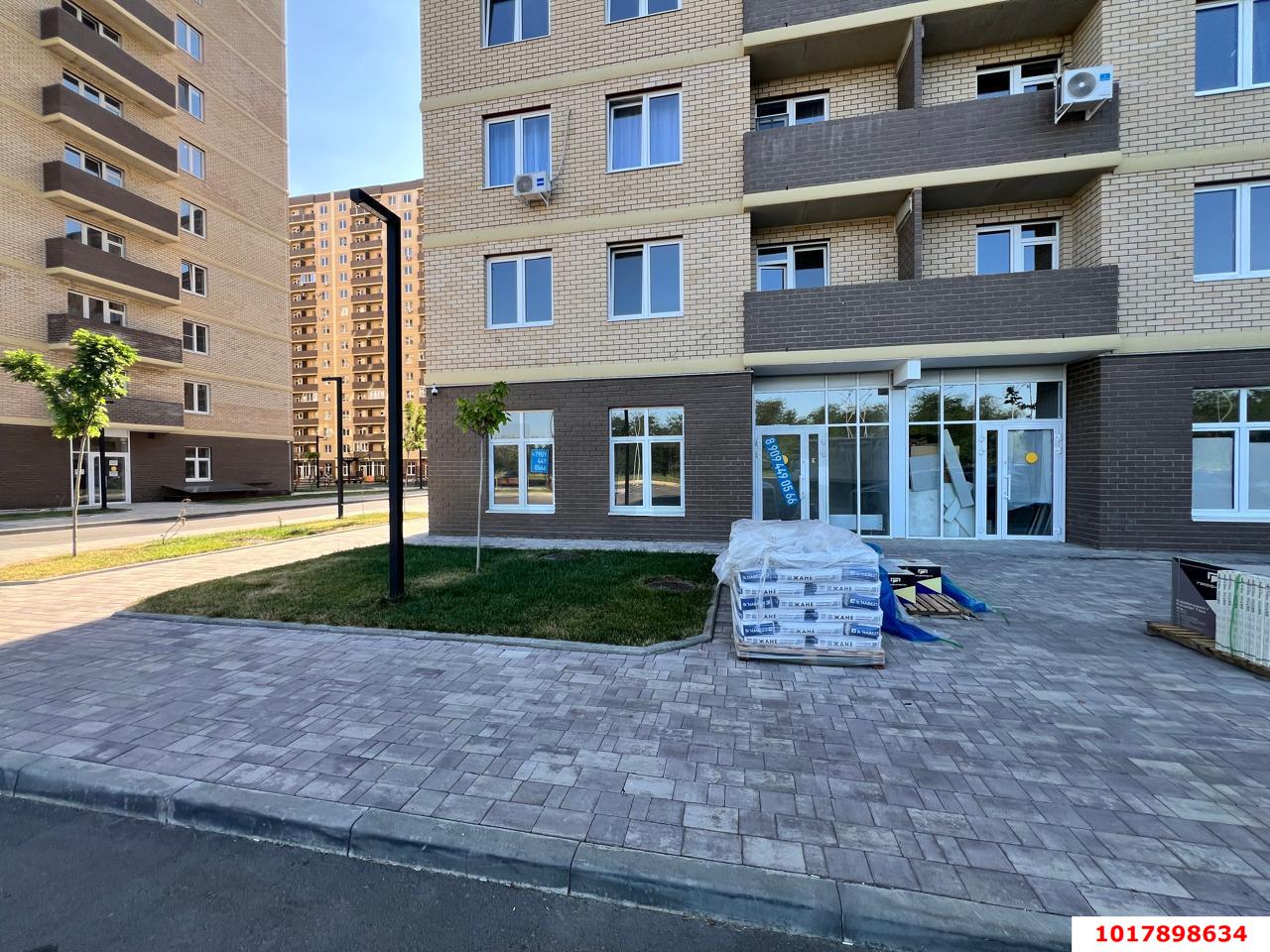 Фото №4: Торговое помещение <span class="whitespace-nowrap">41 м²</span>, <span class="whitespace-nowrap">1/16 эт.</span> - Краснодар, Прикубанский внутригородской округ, мкр. жилой комплекс Дыхание, ул. Лётчика Позднякова, 2к27