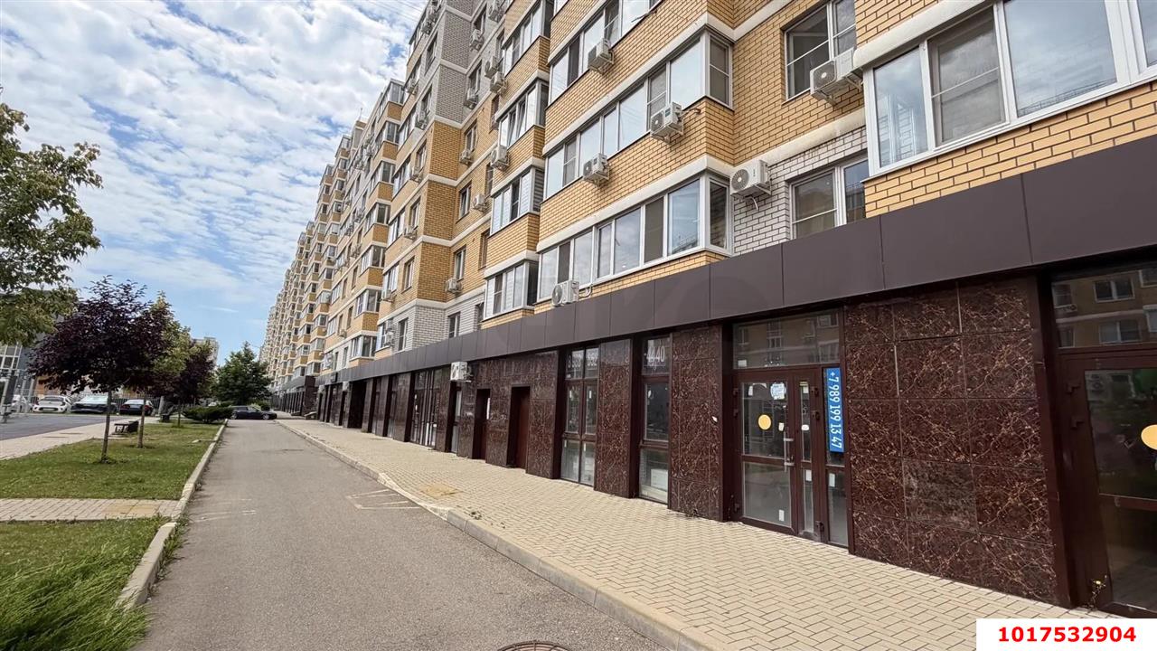 Фото №2: Торговое помещение <span class="whitespace-nowrap">76 м²</span>, <span class="whitespace-nowrap">1/3 эт.</span> - Краснодар, Прикубанский внутригородской округ, Славянский, мкр. Светлоград, ул. Красных Партизан, 1/4к9