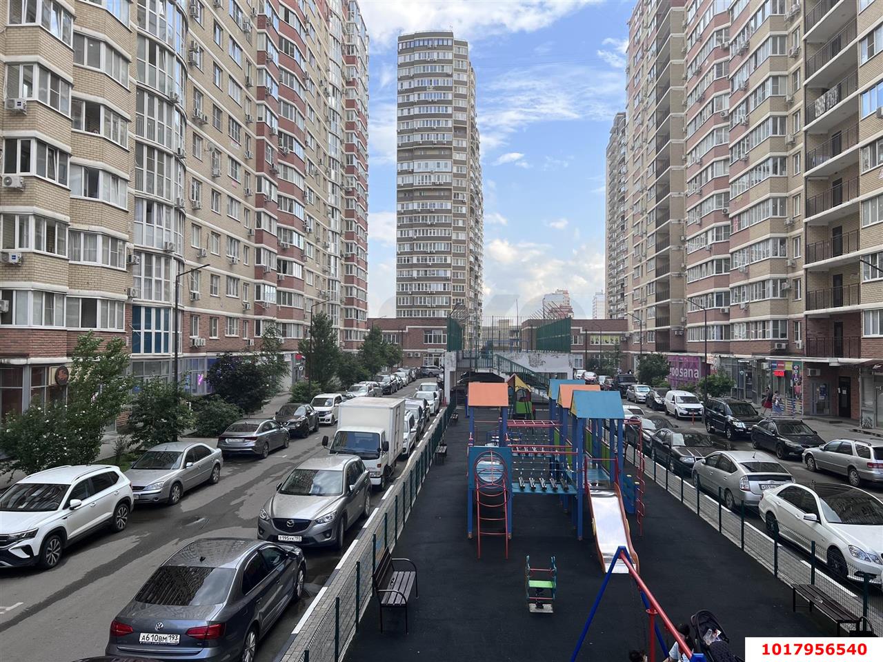 Фото №3: Торговое помещение <span class="whitespace-nowrap">46 м²</span>, <span class="whitespace-nowrap">1/20 эт.</span> - Краснодар, Прикубанский внутригородской округ, имени Петра Метальникова, мкр. ЖК Времена Года 3, ул. Цезаря Куникова, 24к2