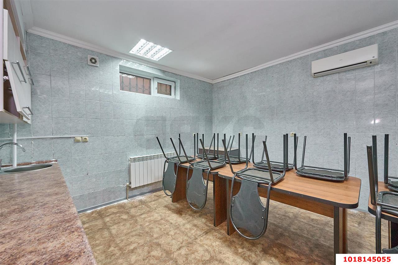Фото №30: Отдельное здание <span class="whitespace-nowrap">470 м²</span>, <span class="whitespace-nowrap">4/4 эт.</span> - Краснодар, Центральный внутригородской округ, мкр. Дубинка, ул. Черноморская, 47