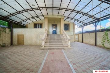 Фото №1: Отдельное здание <span class="whitespace-nowrap">470 м²</span>, <span class="whitespace-nowrap">4/4 эт.</span> - Краснодар, мкр. Дубинка, ул. Черноморская, 47
