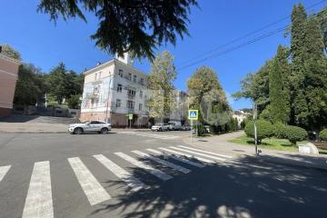 Фото №1: Комната <span class="whitespace-nowrap">18 м²</span>, <span class="whitespace-nowrap">2/4 эт.</span> - Туапсе, ул. Октябрьской Революции, 5