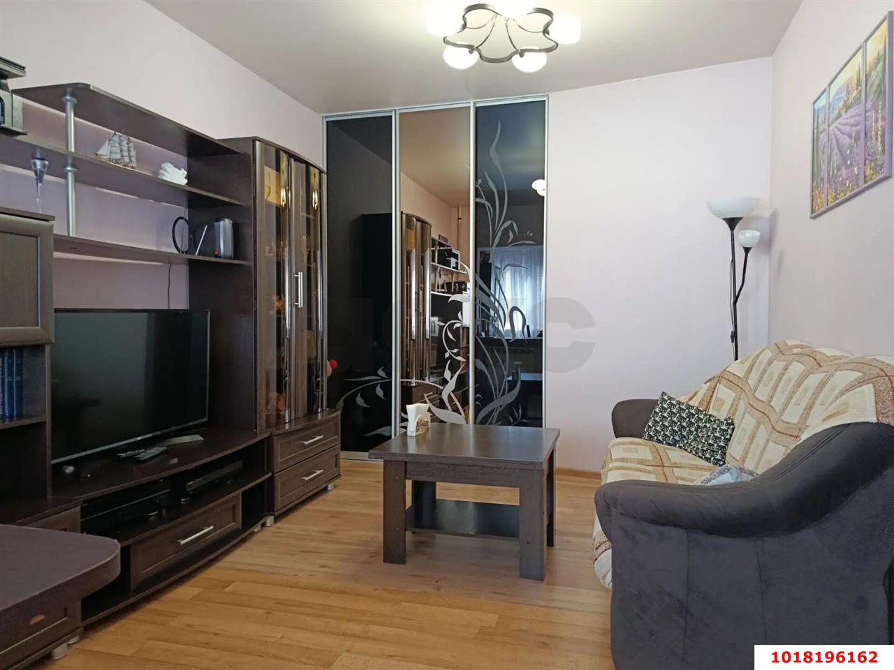 Фото №3: 3-комнатная квартира <span class="whitespace-nowrap">58 м²</span>, <span class="whitespace-nowrap">2/5 эт.</span> - Краснодар, Центральный внутригородской округ, мкр. Центральный, ул. Гудимы, 62