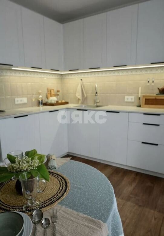 Фото №8: 2-комнатная квартира <span class="whitespace-nowrap">65 м²</span>, <span class="whitespace-nowrap">10/16 эт.</span> - Геленджик, Северный, мкр. жилой комплекс Кубанская Марка, ул. Маршала Жукова, 1к2