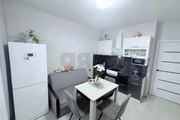 Фото №1: 1-комнатная квартира <span class="whitespace-nowrap">41 м²</span>, <span class="whitespace-nowrap">19/19 эт.</span> - Краснодар, мкр. Гидростроителей, ул. Автолюбителей, 52/3