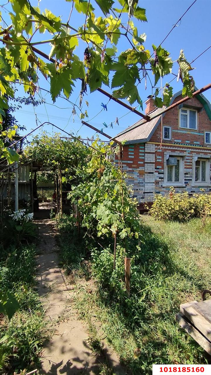 Фото №3: Дом <span class="whitespace-nowrap">38 м²</span> <span class="whitespace-nowrap">+ 8 сот.</span>, <span class="whitespace-nowrap">2 эт.</span> - Железнодорожник, мкр. Карасунский внутригородской округ, ул. Фиалковая