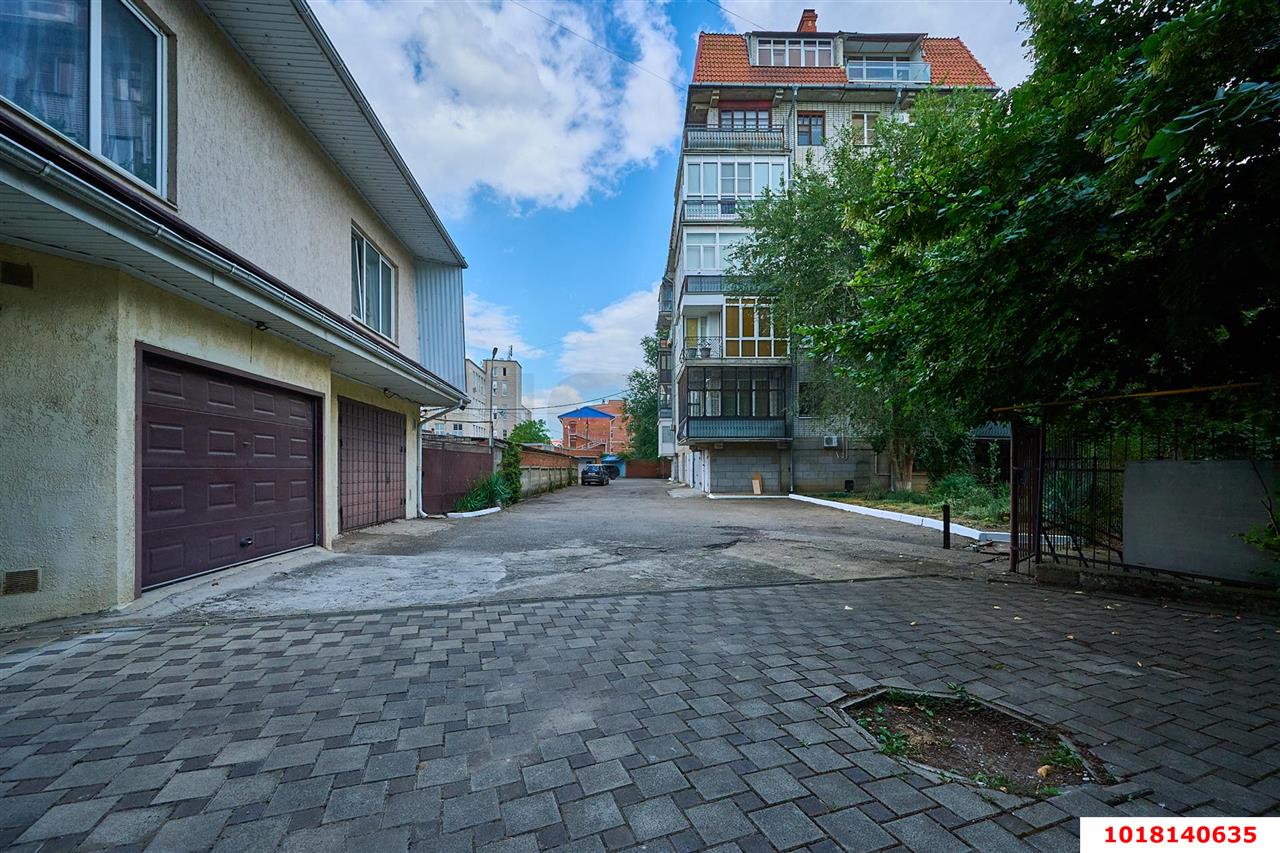 Фото №23: 4-комнатная квартира <span class="whitespace-nowrap">134 м²</span>, <span class="whitespace-nowrap">2/6 эт.</span> - Краснодар, Карасунский внутригородской округ, мкр. Черёмушки, ул. Селезнёва, 212