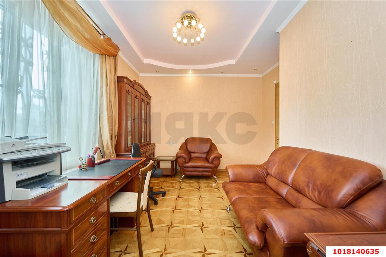Фото №9: 4-комнатная квартира <span class="whitespace-nowrap">134 м²</span>, <span class="whitespace-nowrap">2/6 эт.</span> - Краснодар, Карасунский внутригородской округ, мкр. Черёмушки, ул. Селезнёва, 212