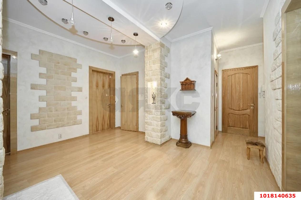 Фото №6: 4-комнатная квартира <span class="whitespace-nowrap">134 м²</span>, <span class="whitespace-nowrap">2/6 эт.</span> - Краснодар, Карасунский внутригородской округ, мкр. Черёмушки, ул. Селезнёва, 212