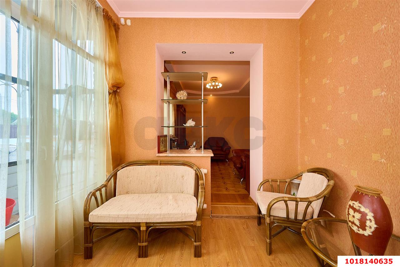 Фото №10: 4-комнатная квартира <span class="whitespace-nowrap">134 м²</span>, <span class="whitespace-nowrap">2/6 эт.</span> - Краснодар, Карасунский внутригородской округ, мкр. Черёмушки, ул. Селезнёва, 212