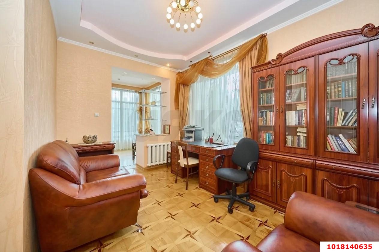 Фото №8: 4-комнатная квартира <span class="whitespace-nowrap">134 м²</span>, <span class="whitespace-nowrap">2/6 эт.</span> - Краснодар, Карасунский внутригородской округ, мкр. Черёмушки, ул. Селезнёва, 212
