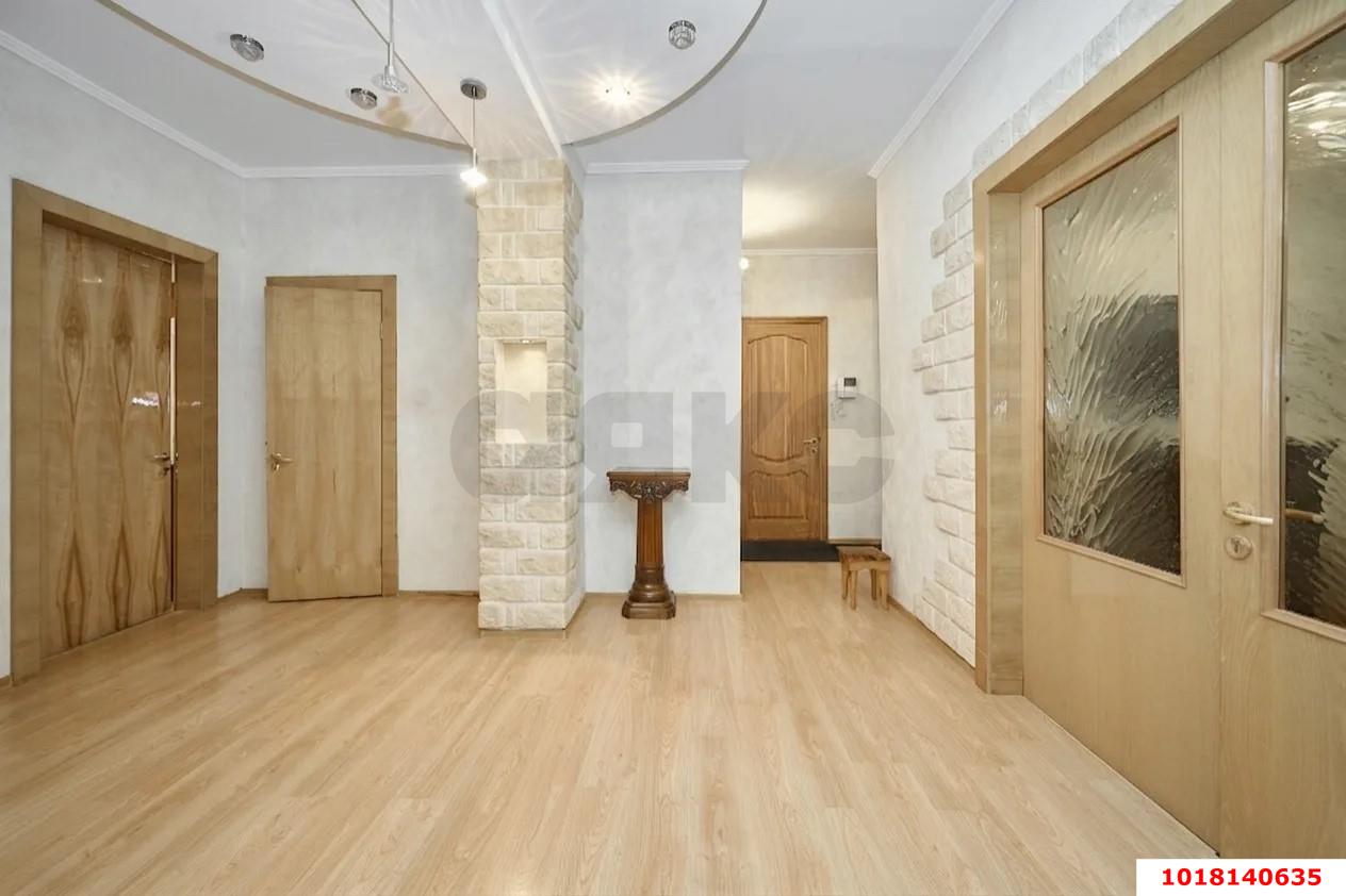 Фото №7: 4-комнатная квартира <span class="whitespace-nowrap">134 м²</span>, <span class="whitespace-nowrap">2/6 эт.</span> - Краснодар, Карасунский внутригородской округ, мкр. Черёмушки, ул. Селезнёва, 212