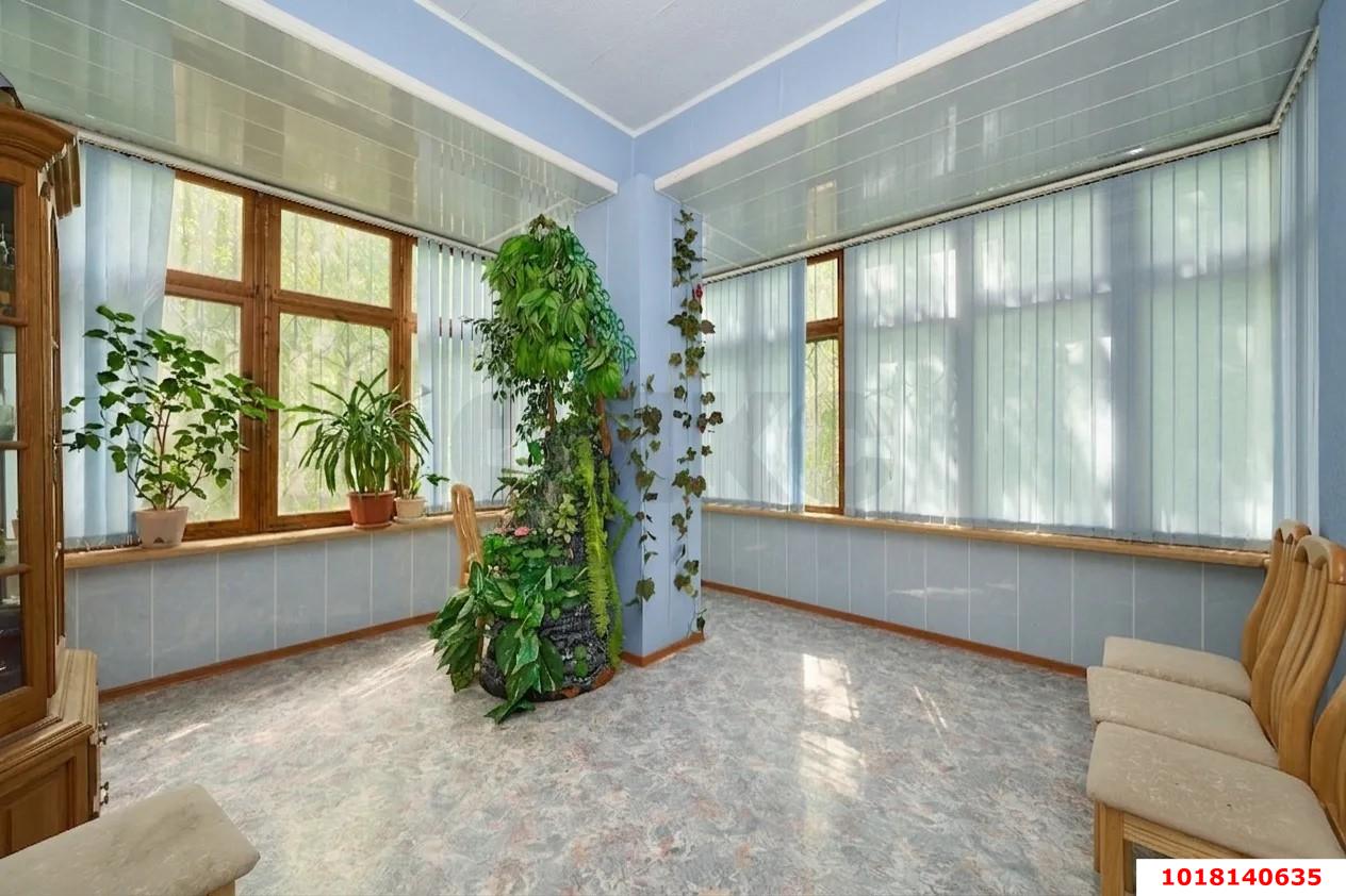 Фото №20: 4-комнатная квартира <span class="whitespace-nowrap">134 м²</span>, <span class="whitespace-nowrap">2/6 эт.</span> - Краснодар, Карасунский внутригородской округ, мкр. Черёмушки, ул. Селезнёва, 212