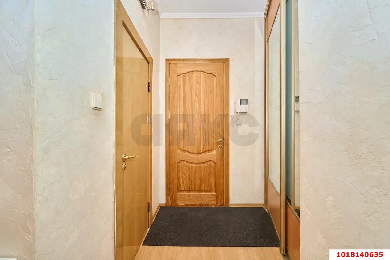 Фото №17: 4-комнатная квартира <span class="whitespace-nowrap">134 м²</span>, <span class="whitespace-nowrap">2/6 эт.</span> - Краснодар, Карасунский внутригородской округ, мкр. Черёмушки, ул. Селезнёва, 212