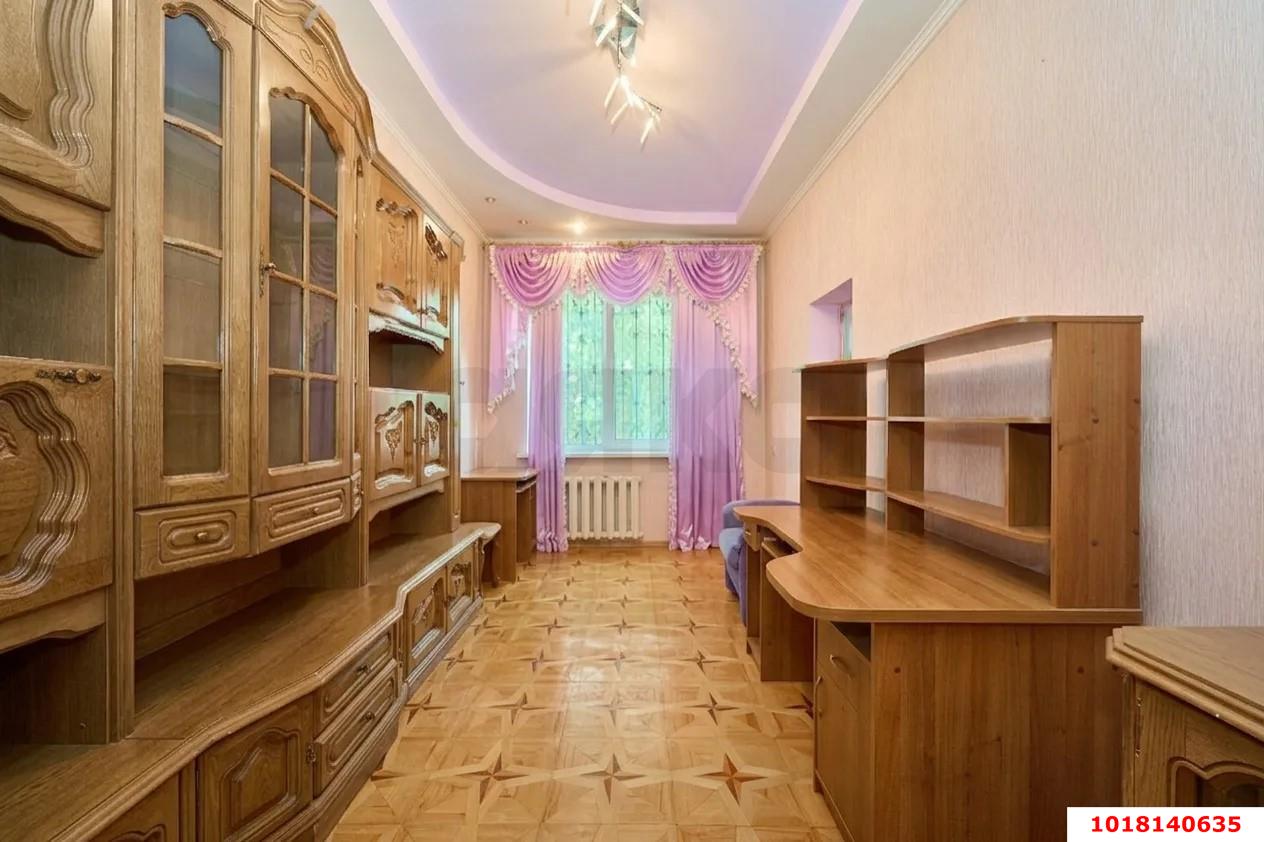 Фото №13: 4-комнатная квартира <span class="whitespace-nowrap">134 м²</span>, <span class="whitespace-nowrap">2/6 эт.</span> - Краснодар, Карасунский внутригородской округ, мкр. Черёмушки, ул. Селезнёва, 212