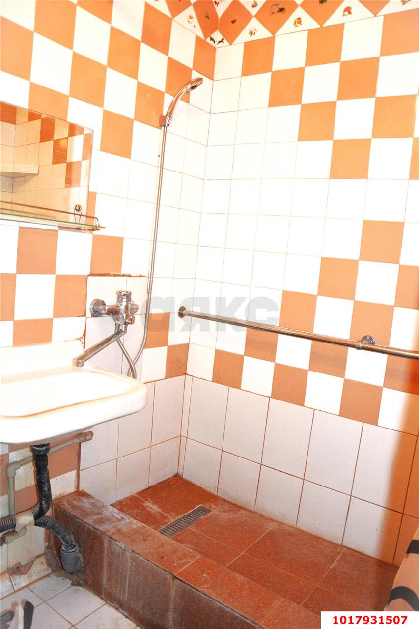 Фото №11: 3-комнатная квартира <span class="whitespace-nowrap">62 м²</span>, <span class="whitespace-nowrap">2/9 эт.</span> - Краснодар, Карасунский внутригородской округ, мкр. Комсомольский, ул. Симферопольская, 38