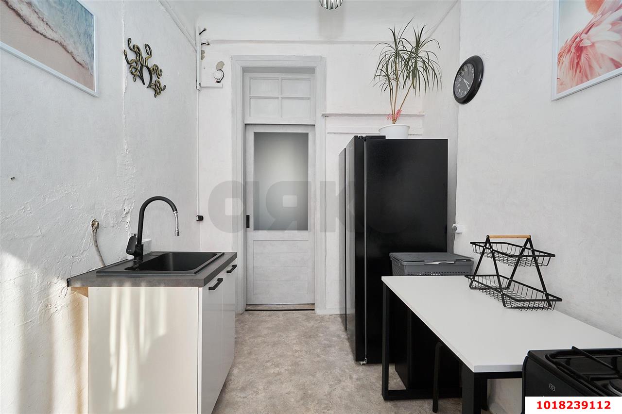 Фото №5: 1-комнатная квартира <span class="whitespace-nowrap">30 м²</span>, <span class="whitespace-nowrap">3/3 эт.</span> - Краснодар, Центральный внутригородской округ, Покровка, мкр. Центральный, ул. Щорса, 1