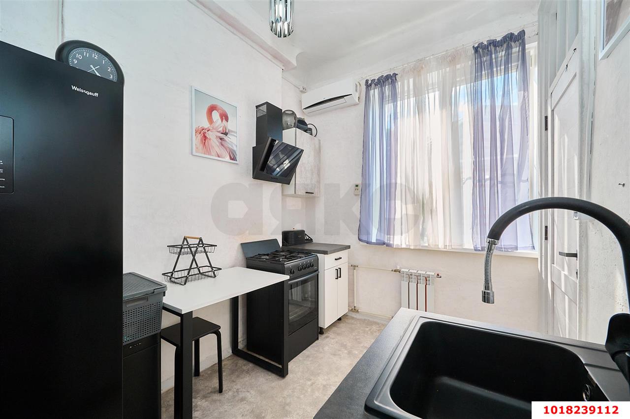 Фото №4: 1-комнатная квартира <span class="whitespace-nowrap">30 м²</span>, <span class="whitespace-nowrap">3/3 эт.</span> - Краснодар, Центральный внутригородской округ, Покровка, мкр. Центральный, ул. Щорса, 1
