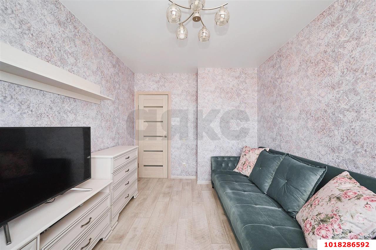 Фото №1: 1-комнатная квартира <span class="whitespace-nowrap">28 м²</span>, <span class="whitespace-nowrap">5/9 эт.</span> - Краснодар, Прикубанский внутригородской округ, мкр. жилой комплекс Спортивная Деревня, ул. Западный Обход, 42/3к1
