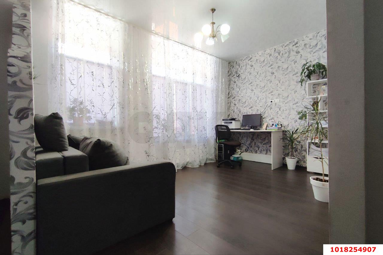 Фото №5: Дом <span class="whitespace-nowrap">100 м²</span> <span class="whitespace-nowrap">+ 2 сот.</span>, <span class="whitespace-nowrap">2 эт.</span> - Краснодар, Прикубанский внутригородской округ, мкр. Парковый, пр-д 2-й Звенигородский, 36