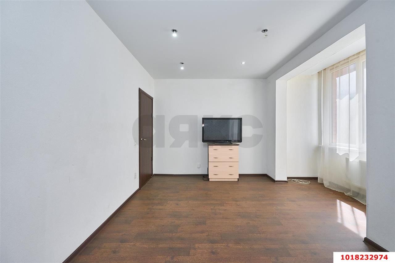 Фото №5: 2-комнатная квартира <span class="whitespace-nowrap">62 м²</span>, <span class="whitespace-nowrap">4/5 эт.</span> - Российский, мкр. Прикубанский внутригородской округ, ул. Атамана Бабыча, 11