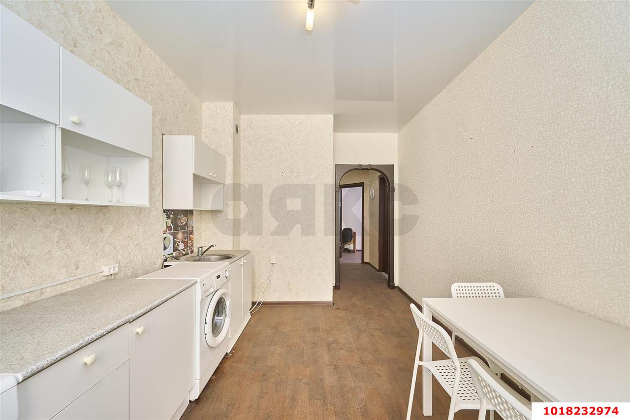 Фото №2: 2-комнатная квартира <span class="whitespace-nowrap">62 м²</span>, <span class="whitespace-nowrap">4/5 эт.</span> - Российский, мкр. Прикубанский внутригородской округ, ул. Атамана Бабыча, 11
