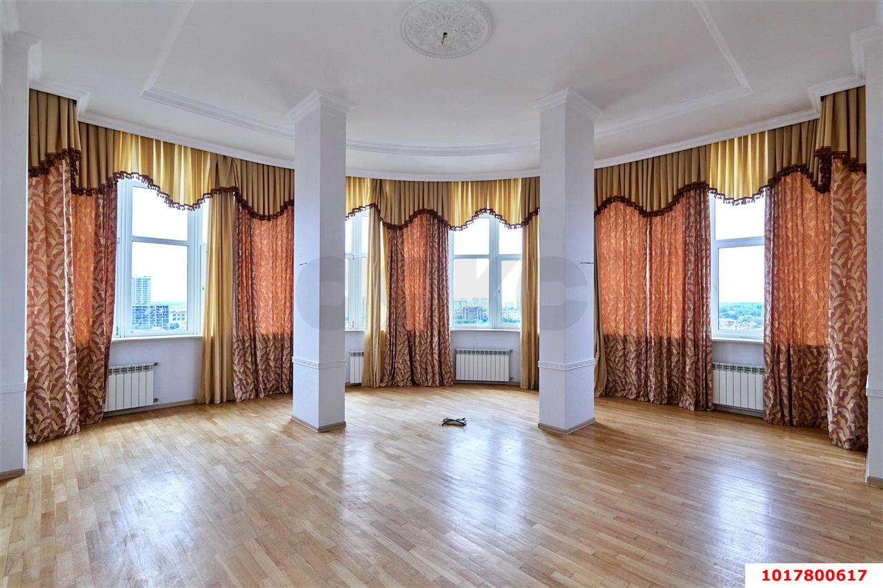 Фото №1: 3-комнатная квартира <span class="whitespace-nowrap">160 м²</span>, <span class="whitespace-nowrap">15/16 эт.</span> - Краснодар, Западный внутригородской округ, мкр. Кожзавод, ул. Володи Головатого, 109