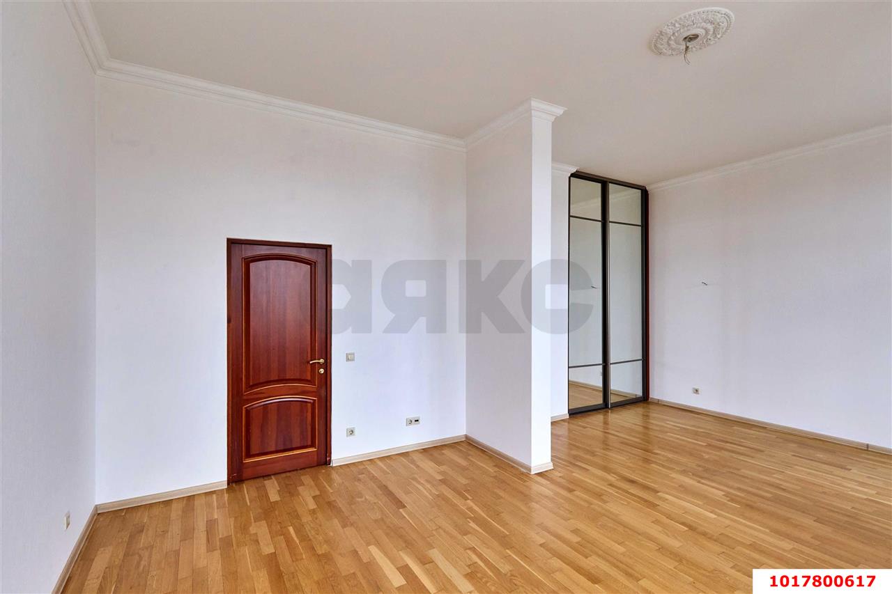 Фото №11: 3-комнатная квартира <span class="whitespace-nowrap">160 м²</span>, <span class="whitespace-nowrap">15/16 эт.</span> - Краснодар, Западный внутригородской округ, мкр. Кожзавод, ул. Володи Головатого, 109