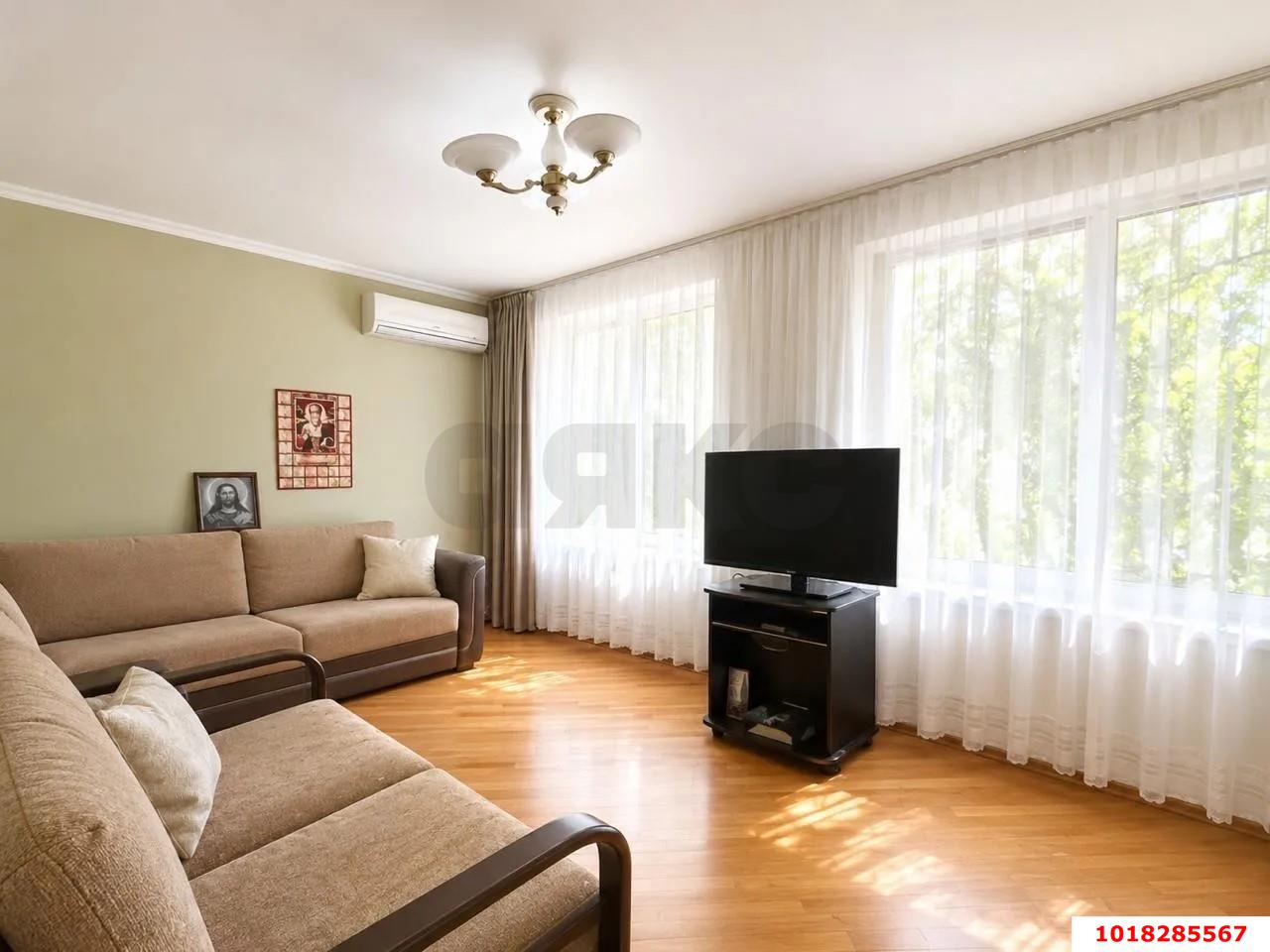 Фото №1: 2-комнатная квартира <span class="whitespace-nowrap">52 м²</span>, <span class="whitespace-nowrap">3/5 эт.</span> - Краснодар, Прикубанский внутригородской округ, мкр. Фестивальный, ул. Яна Полуяна, 28