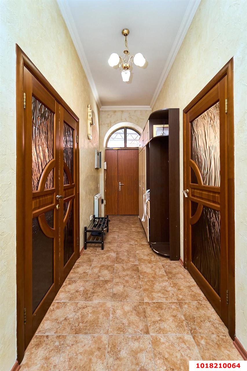 Фото №6: Дом <span class="whitespace-nowrap">266 м²</span> <span class="whitespace-nowrap">+ 4 сот.</span>, <span class="whitespace-nowrap">1 эт.</span> - Краснодар, Карасунский внутригородской округ, мкр. Хлопчато-бумажный Комбинат, пр-д 4-й  Васнецова, 3