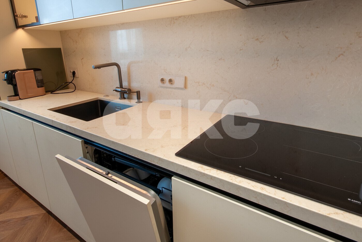 Фото №9: 4-комнатная квартира <span class="whitespace-nowrap">170 м²</span>, <span class="whitespace-nowrap">22/23 эт.</span> - Москва, ул. Красная Сосна, 3А