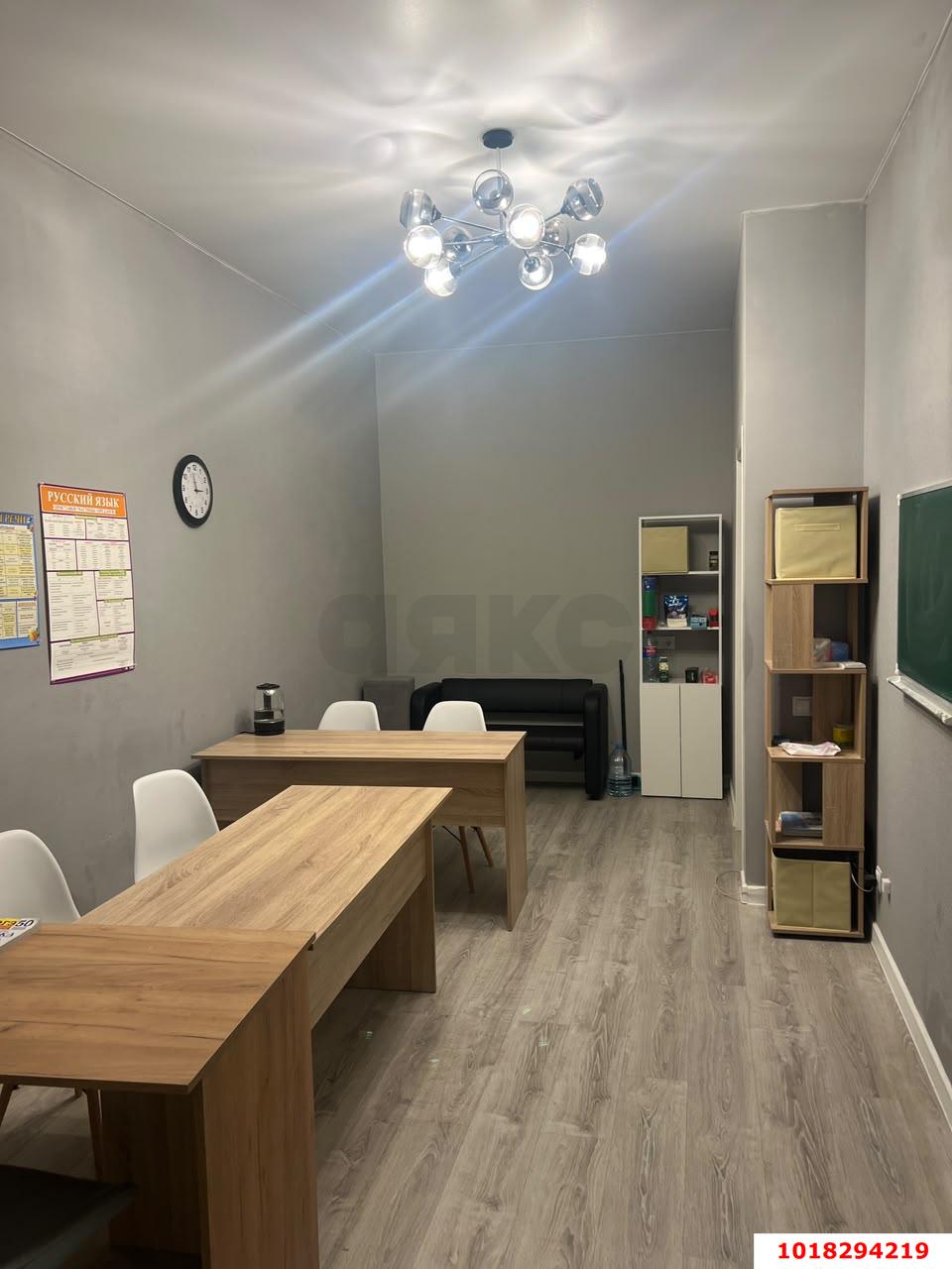 Фото №3: Студия <span class="whitespace-nowrap">25 м²</span>, <span class="whitespace-nowrap">1/18 эт.</span> - Краснодар, Прикубанский внутригородской округ, мкр. ЖК Абрикосово, ул. имени Героя Георгия Бочарникова, 4