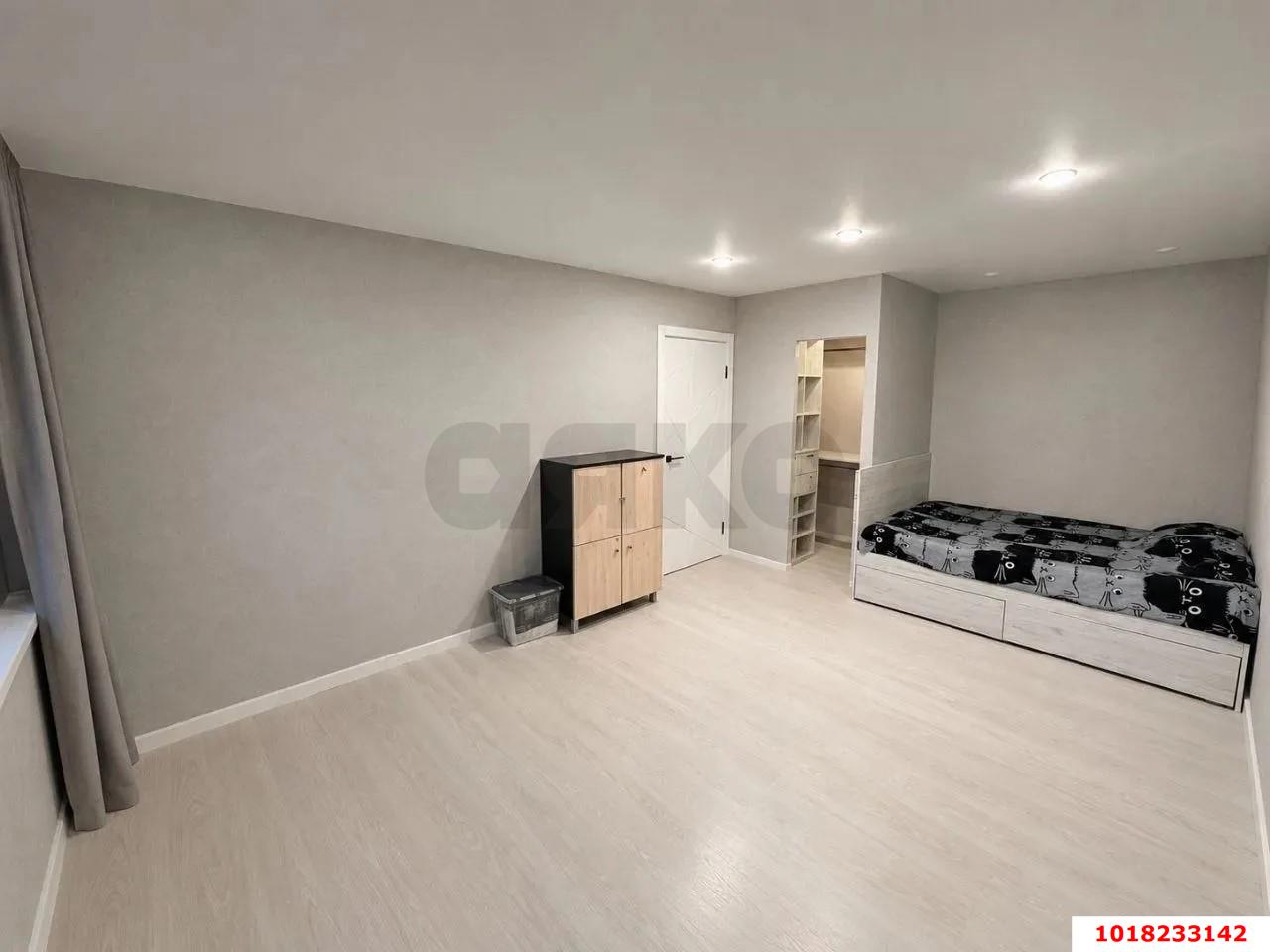 Фото №5: 1-комнатная квартира <span class="whitespace-nowrap">42 м²</span>, <span class="whitespace-nowrap">6/16 эт.</span> - Краснодар, Прикубанский внутригородской округ, мкр. Завод Измерительных Приборов, ул. имени 40-летия Победы, 33/10