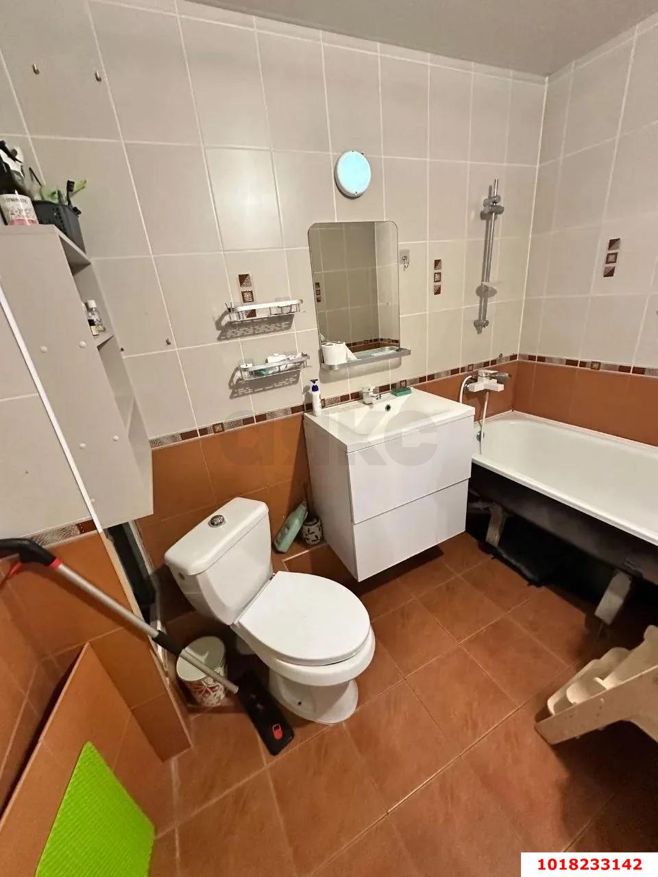 Фото №6: 1-комнатная квартира <span class="whitespace-nowrap">42 м²</span>, <span class="whitespace-nowrap">6/16 эт.</span> - Краснодар, Прикубанский внутригородской округ, мкр. Завод Измерительных Приборов, ул. имени 40-летия Победы, 33/10