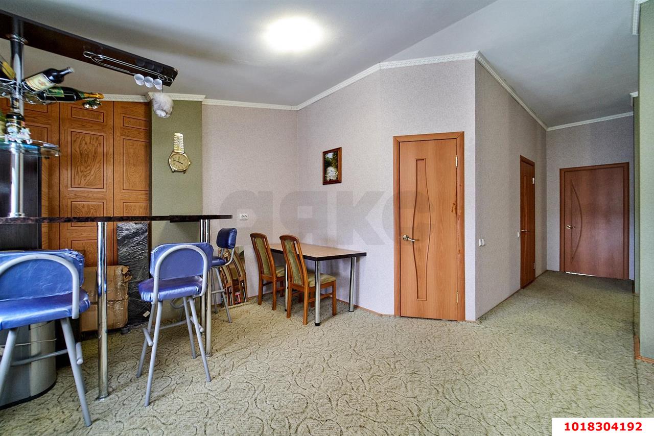 Фото №10: 3-комнатная квартира <span class="whitespace-nowrap">157 м²</span>, <span class="whitespace-nowrap">7/8 эт.</span> - Краснодар, Прикубанский внутригородской округ, мкр. Восточно-Кругликовский, ул. Черкасская, 81