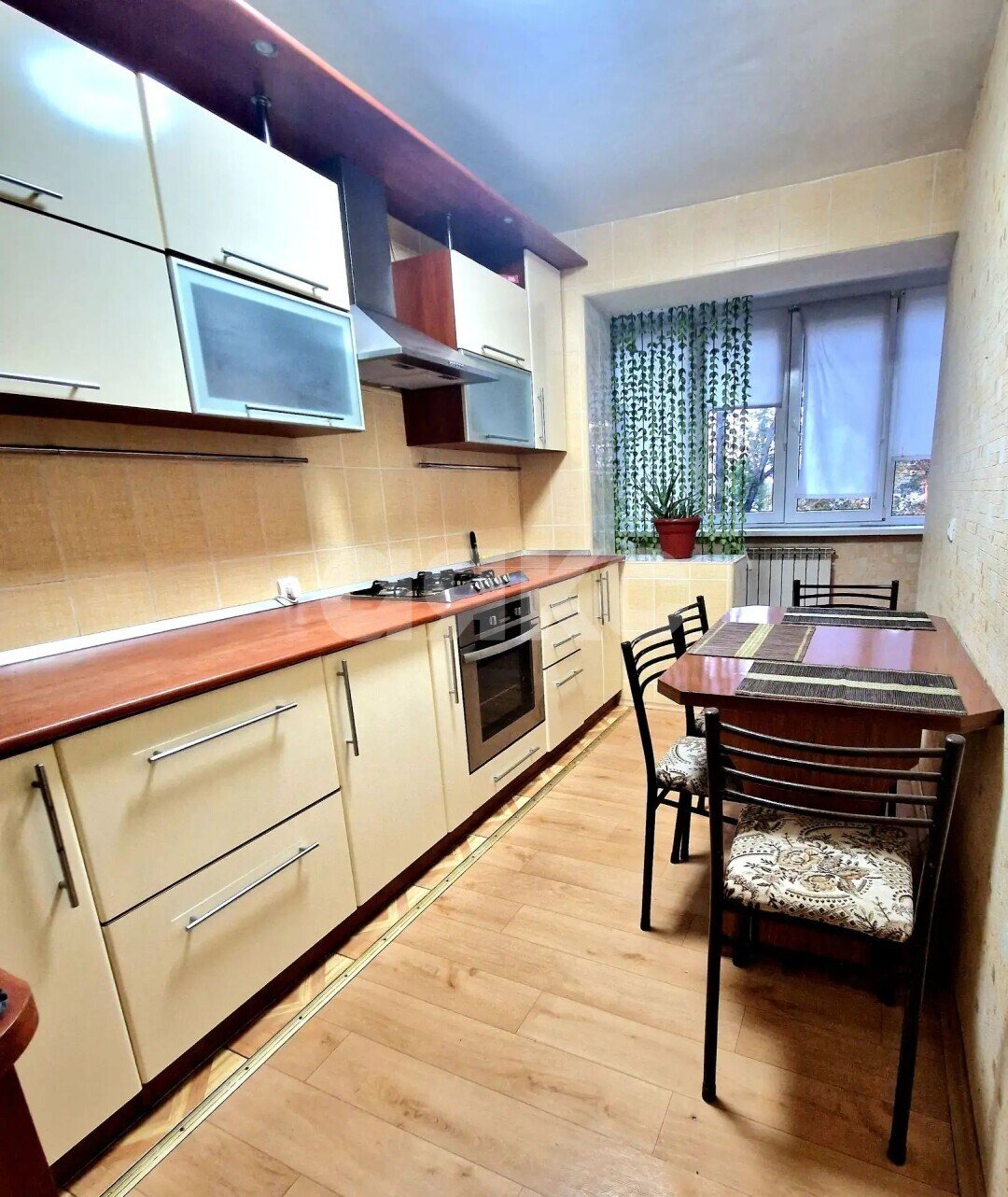 Фото №3: 2-комнатная квартира <span class="whitespace-nowrap">52 м²</span>, <span class="whitespace-nowrap">2/2 эт.</span> - Новокубанск, ул. Первомайская, 186