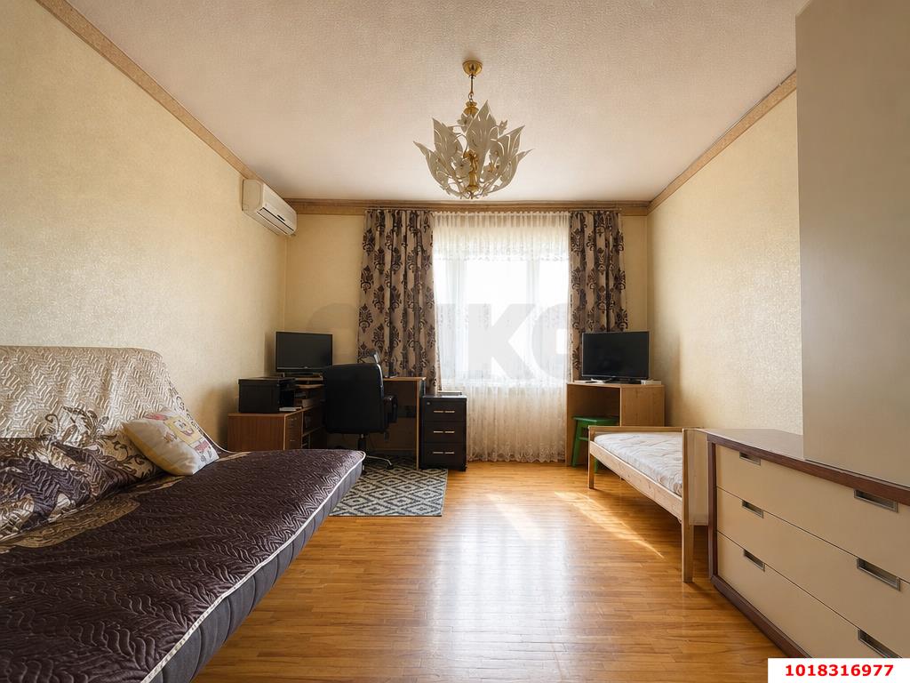 Фото №1: 2-комнатная квартира <span class="whitespace-nowrap">56 м²</span>, <span class="whitespace-nowrap">6/10 эт.</span> - Краснодар, Прикубанский внутригородской округ, мкр. Завод Измерительных Приборов, ул. имени 40-летия Победы, 33/1