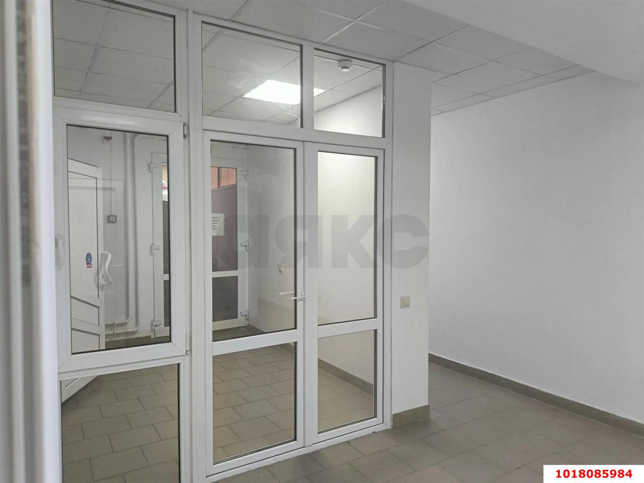 Фото №7: Торговое помещение <span class="whitespace-nowrap">31 м²</span>, <span class="whitespace-nowrap">17 эт.</span> - Краснодар, Прикубанский внутригородской округ, ЖК Валентина, мкр. 9-й километр, ул. Можайского, 55