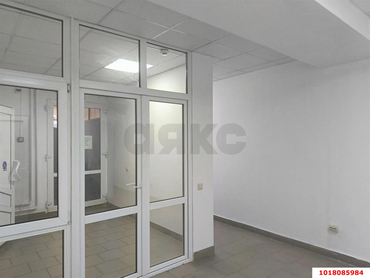 Фото №6: Торговое помещение <span class="whitespace-nowrap">31 м²</span>, <span class="whitespace-nowrap">17 эт.</span> - Краснодар, Прикубанский внутригородской округ, ЖК Валентина, мкр. 9-й километр, ул. Можайского, 55