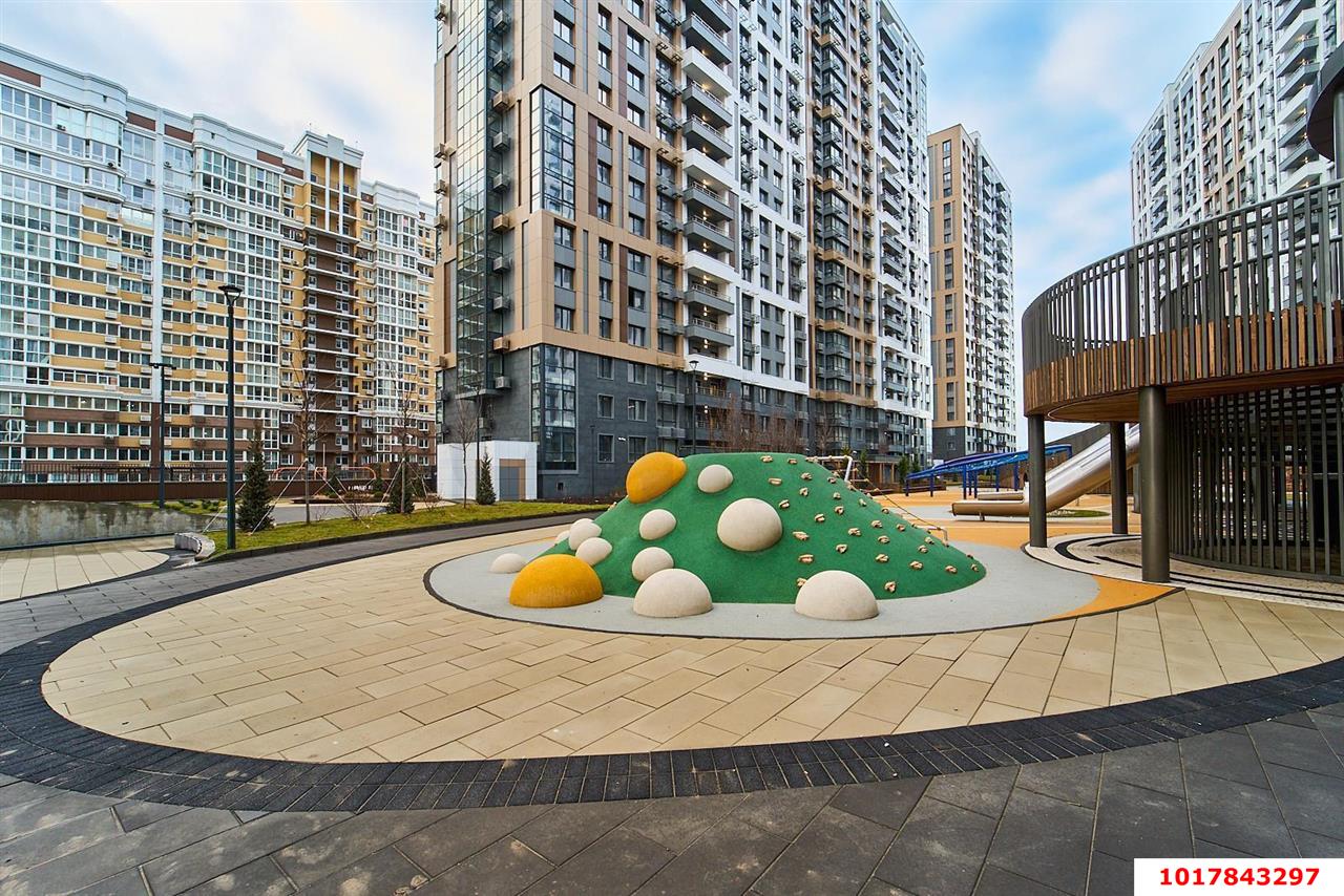 Фото №2: 3-комнатная квартира <span class="whitespace-nowrap">93 м²</span>, <span class="whitespace-nowrap">9/24 эт.</span> - Краснодар, Центральный внутригородской округ, Табачная Фабрика, мкр. ЖК Все Свои Вип, ул. Колхозная, 5/2к1