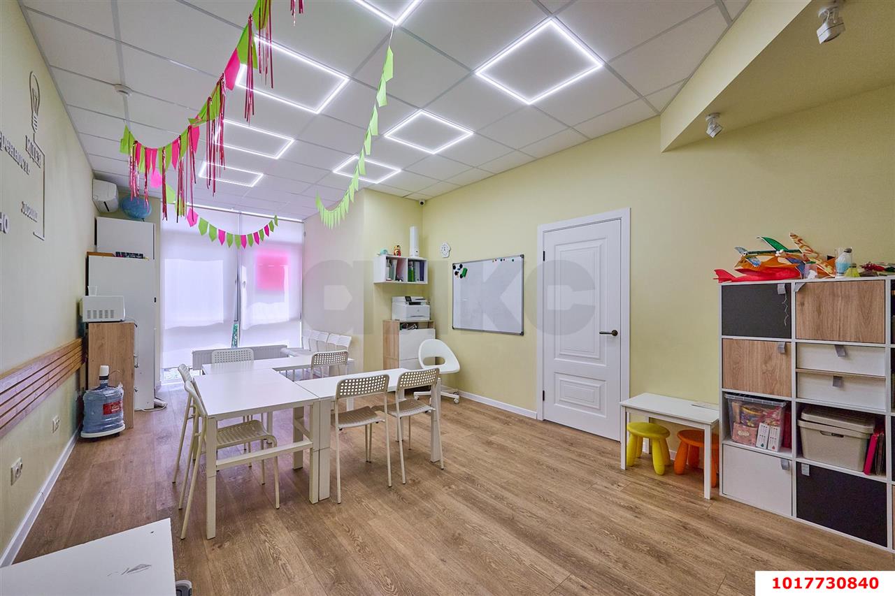 Фото №3: Студия <span class="whitespace-nowrap">70 м²</span>, <span class="whitespace-nowrap">1/16 эт.</span> - Краснодар, Прикубанский внутригородской округ, Славянский, мкр. Светлоград, ул. Красных Партизан, 1/4к8